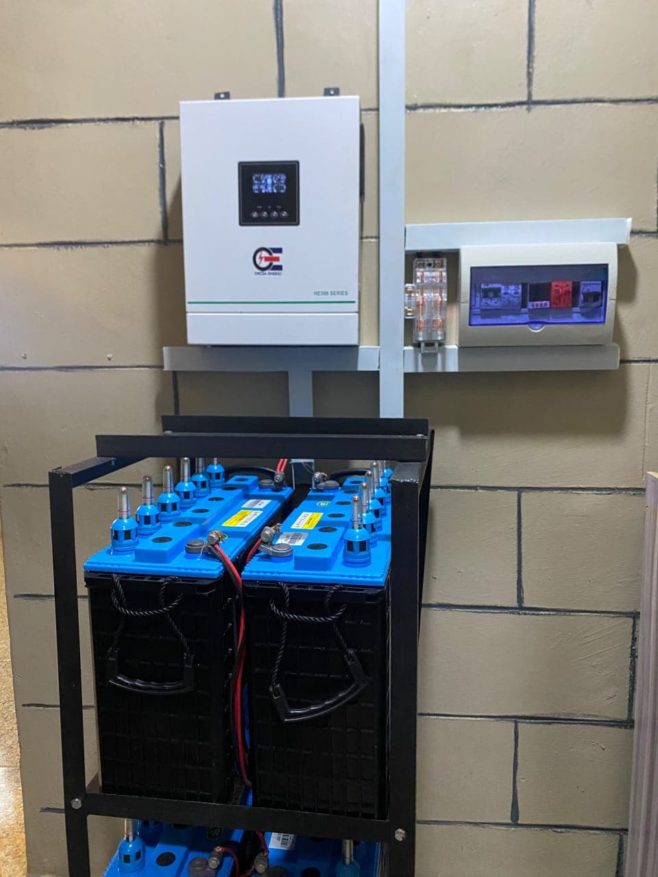 6kva Hybrid Inverter with 4x 220Ah tubular battery installation Set-Up